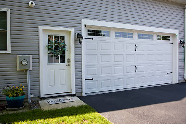24/7 Emergency Garage Door Panel Replacement experts in Suncoast Estates, FL